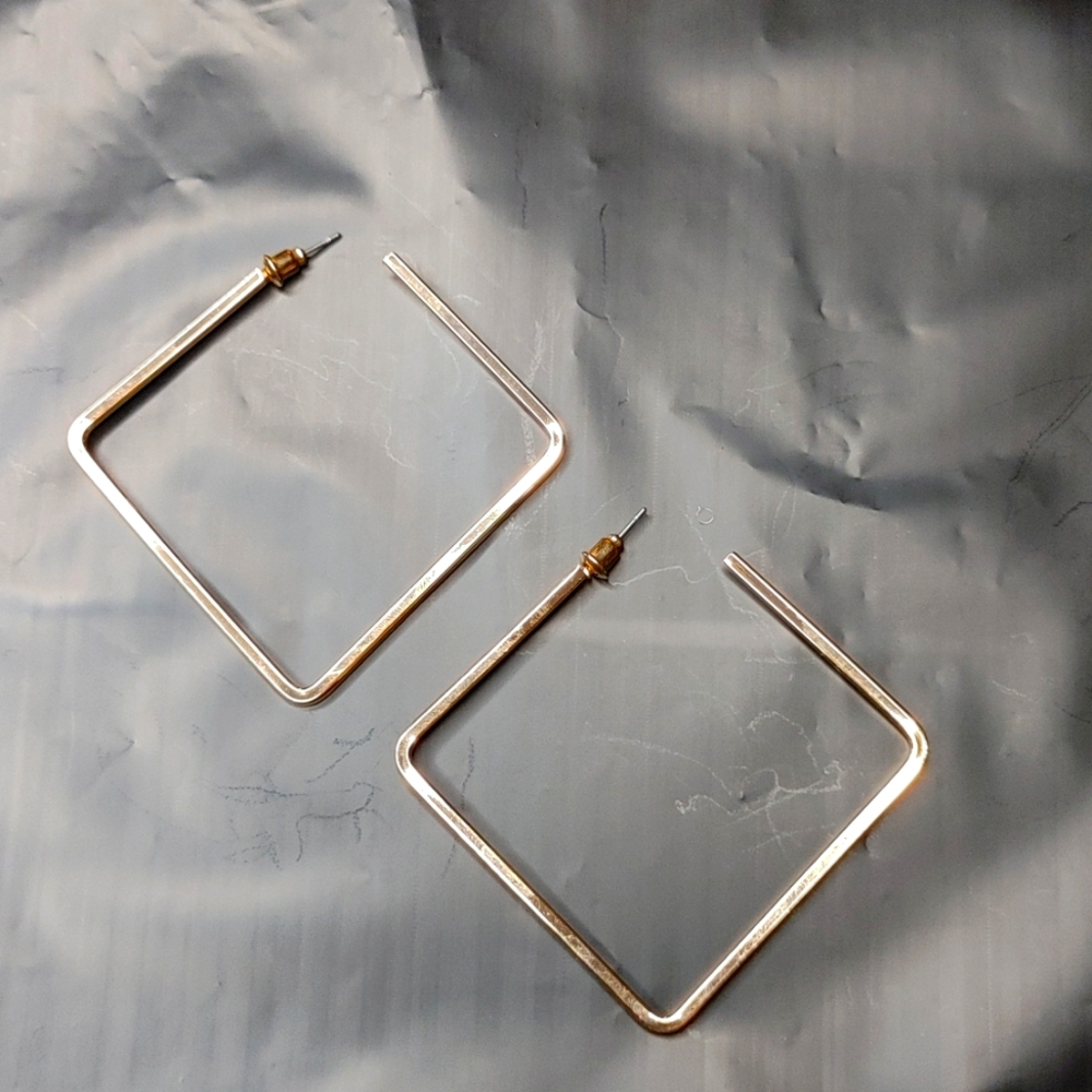 Square Frame Geometric Hoop - Gold - Picture 4 of 4